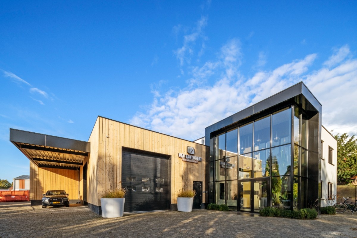 KANTOOR EN LOODS GEFFEN