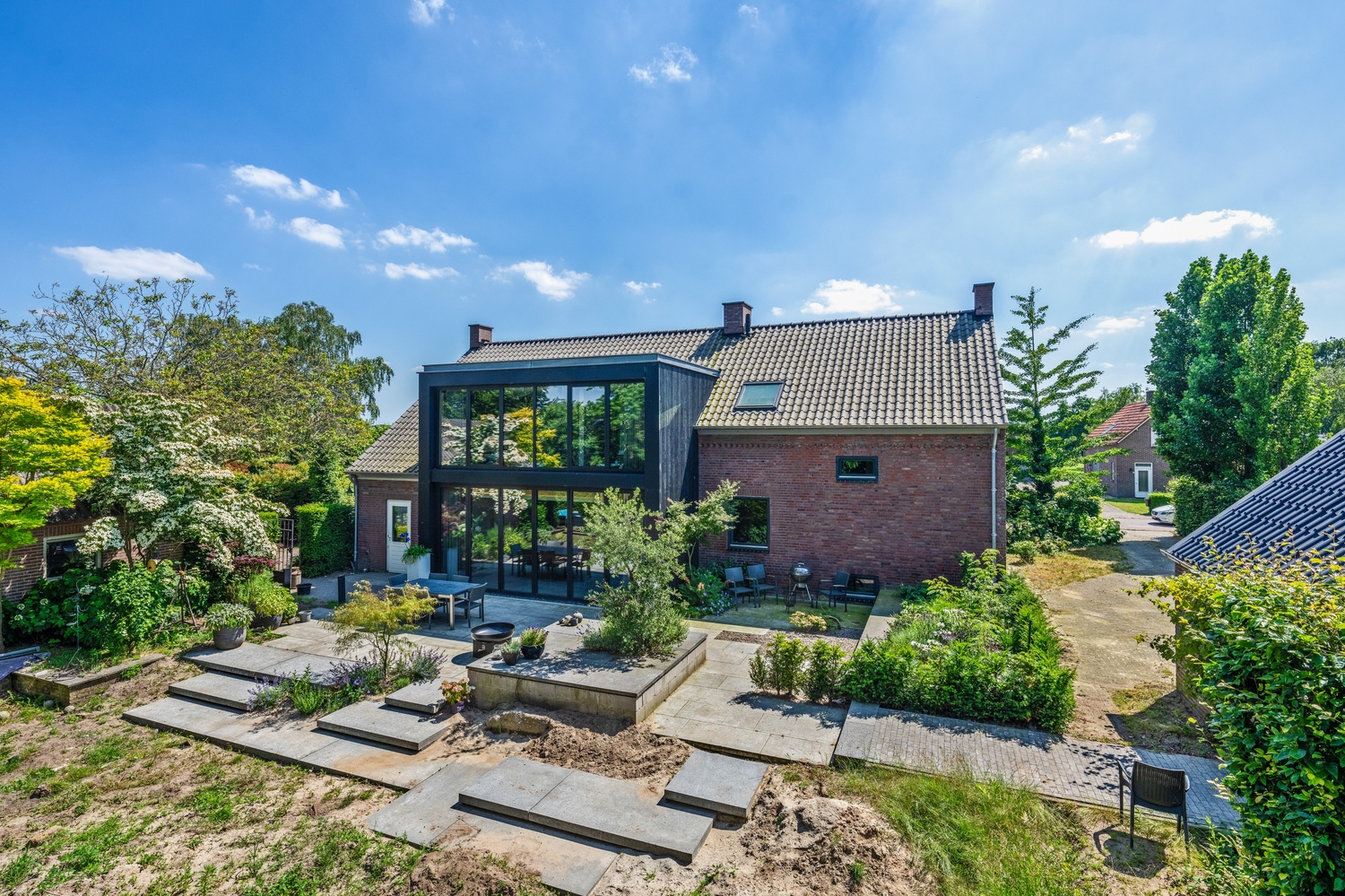 MODERNE UITBOUW GEFFEN